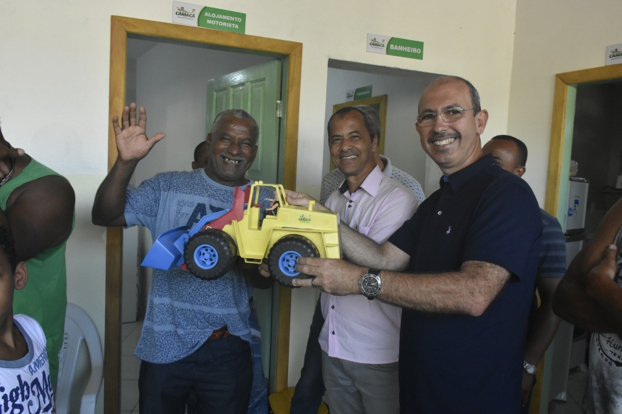 Camacã: Tratorista recebe homenagem pelos 35 anos de serviços prestados 
